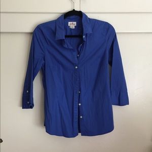 Quarter length sleeve button up blouse